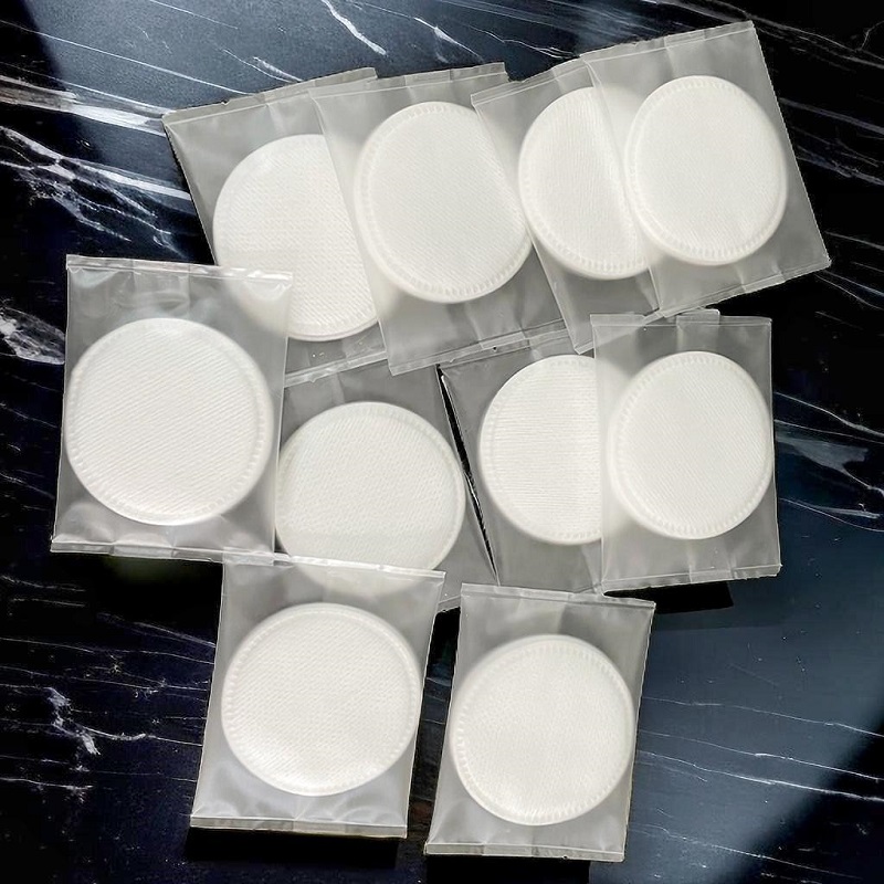 Cosmetic cotton pads 